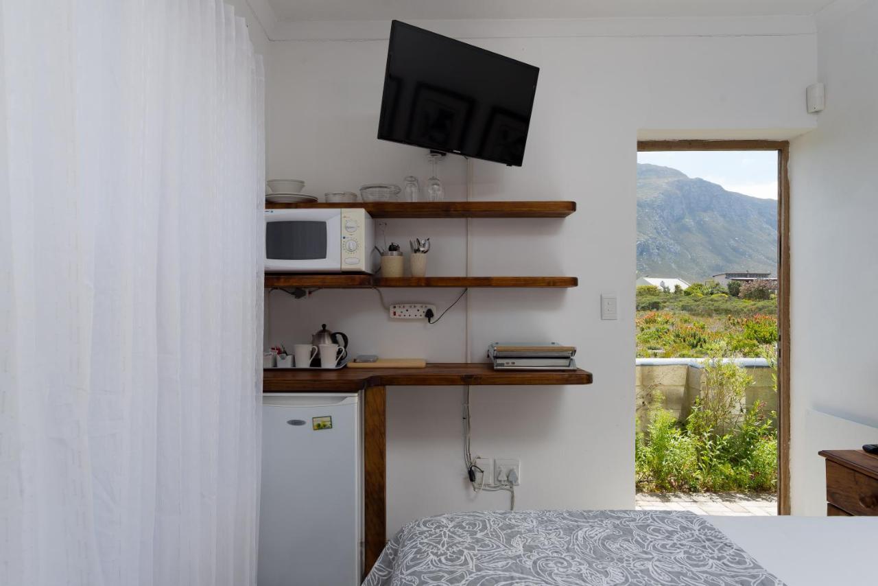 Stay At Friends Economic Rooms Malkopvlei Dış mekan fotoğraf